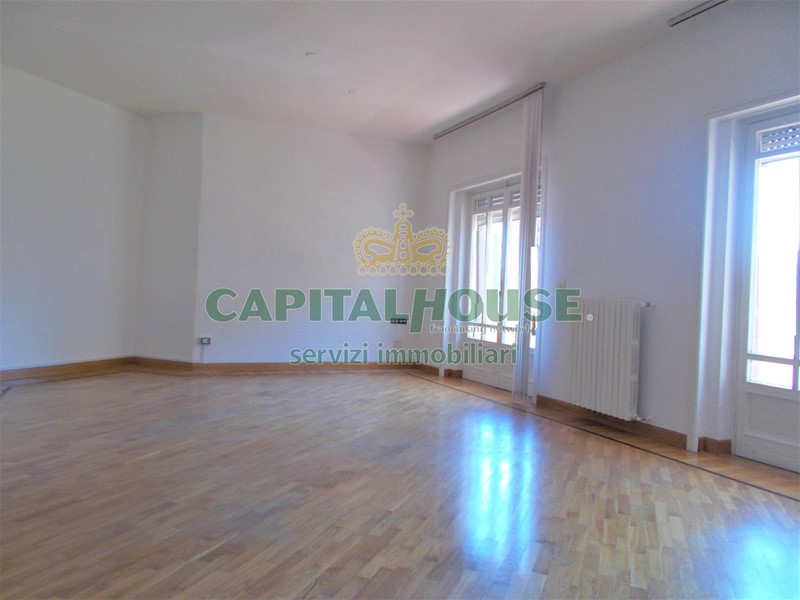 Appartamento in Affitto a Santa Maria Capua Vetere, 900€, 180 m²