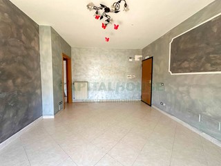 Quadrilocale in Vendita a San Tammaro, 115'000&euro;, 100 m²