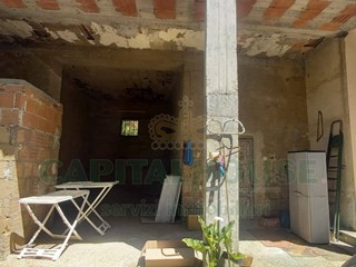 Magazzino in Affitto a Santa Maria Capua Vetere, 300€, 45 m²
