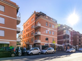 Attico in Vendita a Roma, 295'000€, 90 m²