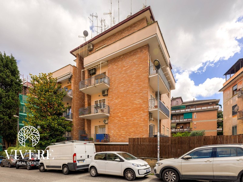 Trilocale in Vendita a Roma, 280'000€, 107 m²