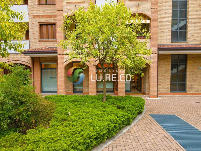 Negozio in Vendita a Lissone, 360'000€, 140 m²