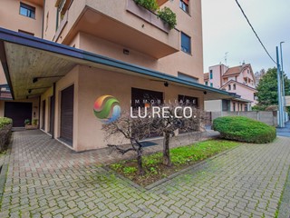 Immobile commerciale in Vendita a Lissone, 290'000€, 300 m²