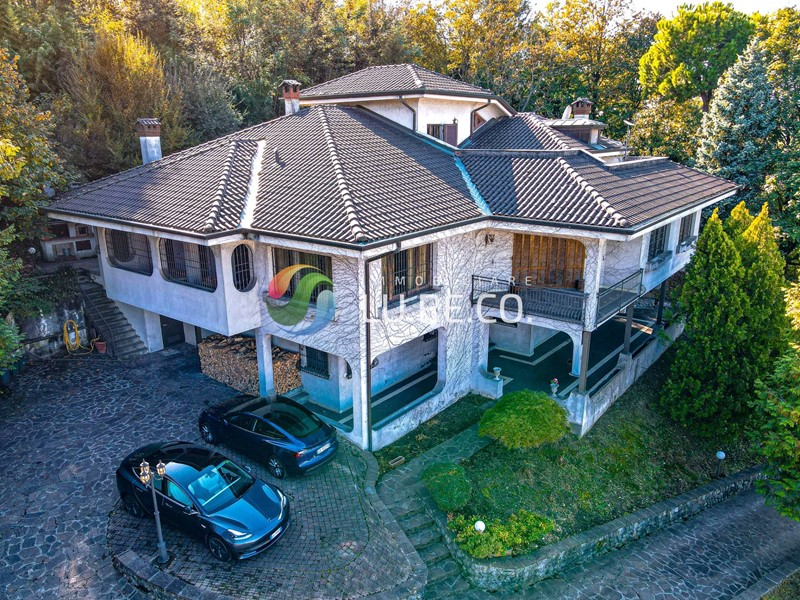 Villa in Vendita a Inverigo, 800'000€, 590 m²