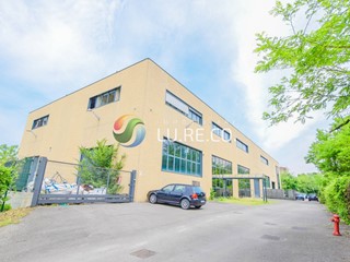 Capannone in Vendita a Villasanta, 539'000€, 1070 m²