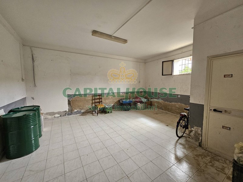 Immobile commerciale in Vendita a Francolise, 36'000€, 83 m²