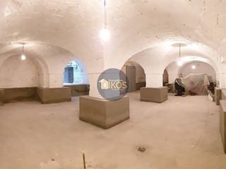 Immobile commerciale in Vendita a Monopoli, 173'000€, 190 m²