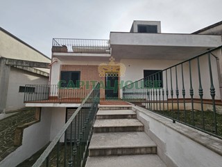 Villa in Vendita a Calvi Risorta, 159'000€, 170 m²