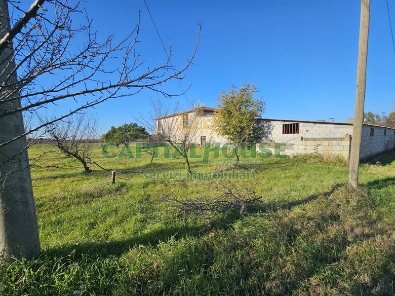 Rustico in Vendita a Pignataro Maggiore, 94'000€, 130 m², con Box