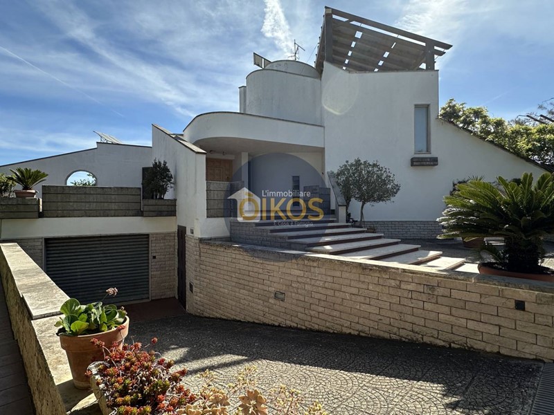 Villa in Vendita a Castellana Grotte, 535'000€, 300 m²