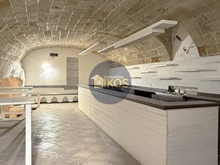 Immobile commerciale in Vendita a Polignano a Mare, 240'000€, 215 m²