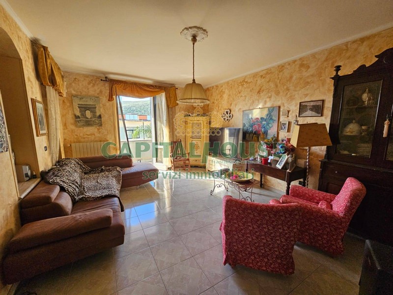 Appartamento in Vendita a Camigliano, 99'000€, 175 m²