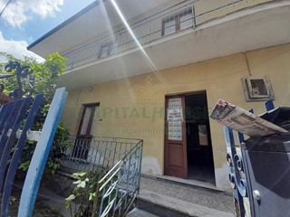 Casa Indipendente in Vendita a Calvi Risorta, 70'000€, 120 m²