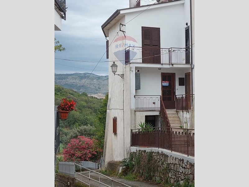 Casa Indipendente in Vendita a Minturno, 150'000€, 177 m²