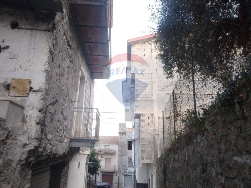 Trilocale in Vendita a Santi Cosma e Damiano, 20'000&euro;, 58 m²