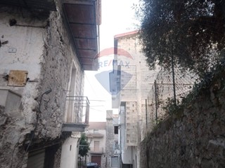 Trilocale in Vendita a Santi Cosma e Damiano, 20'000€, 58 m²