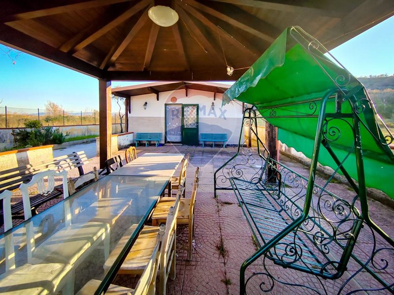 Casa Indipendente in Vendita a Minturno, 85'000€, 85 m², con Box