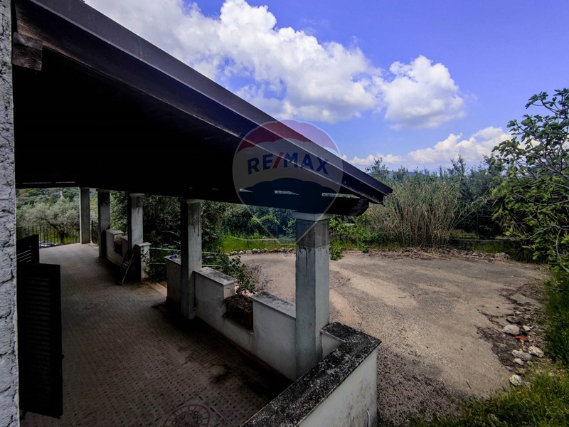 Villa in Vendita a Itri, 240'000€, 262 m²