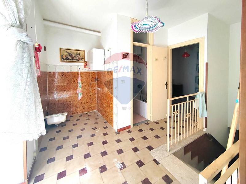 Quadrilocale in Vendita a Minturno, 48'000€, 67 m²
