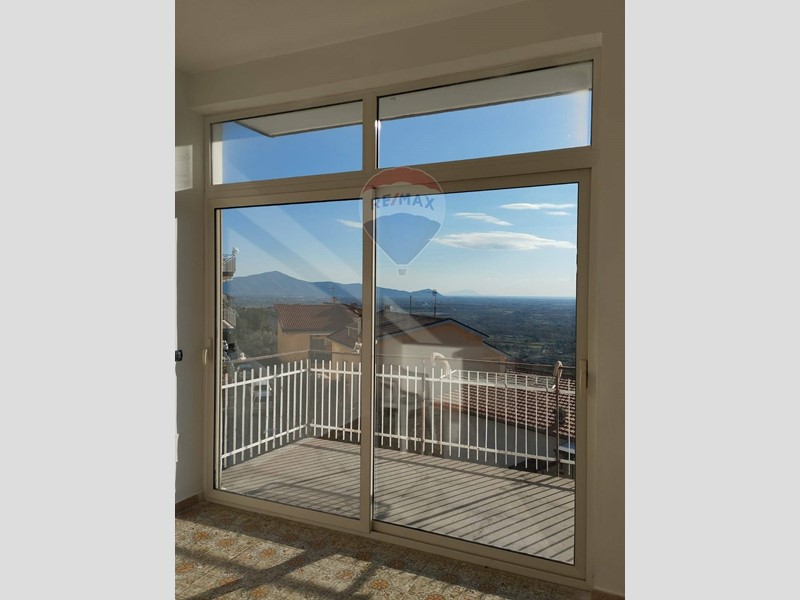 Appartamento in Vendita a Castelforte, 95'000&euro;, 145 m²