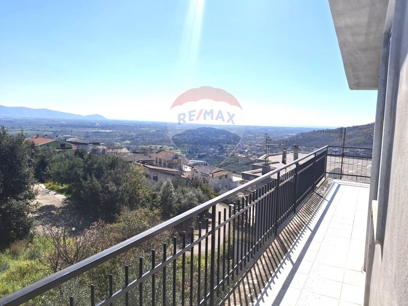 Quadrilocale in Vendita a Castelforte, 90'000&euro;, 120 m²