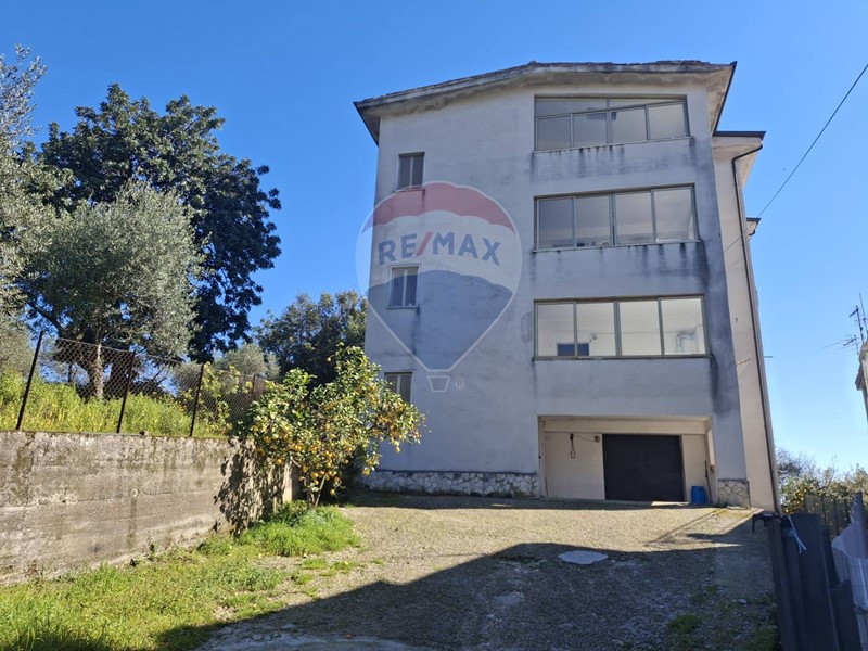 Appartamento in Vendita a Castelforte, 92'000€, 124 m²