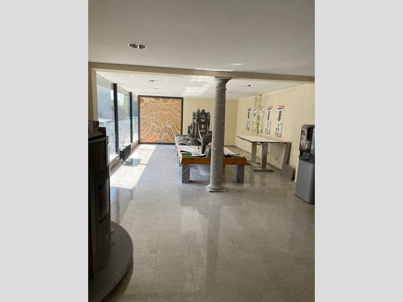 Capannone in Vendita a Leggiuno, 495'000€, 780 m²