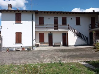 Casa Semi Indipendente in Vendita a Cadrezzate con Osmate, 299'000€, 250 m²