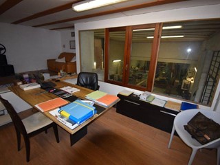 Capannone in Vendita a Legnano, 120'000€, 200 m²