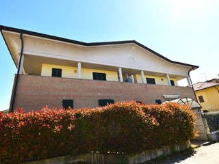 Trilocale in Vendita a Canegrate, 155'000€, 100 m²