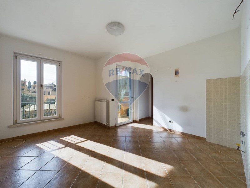 Quadrilocale in Vendita a Campagnano di Roma, 99'000&euro;, 110 m²