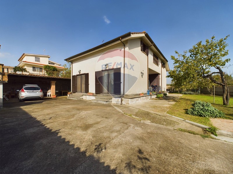 Quadrilocale in Vendita a Campagnano di Roma, 150'000&euro;, 100 m²