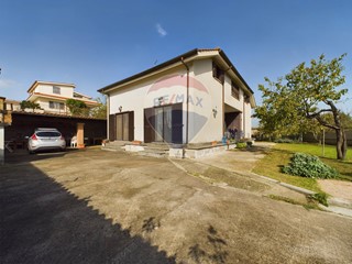 Quadrilocale in Vendita a Campagnano di Roma, 150'000€, 100 m²