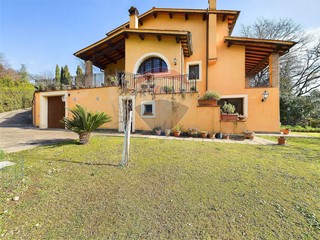 Casa Semi Indipendente in Vendita a Riano, 800'000€, 500 m²