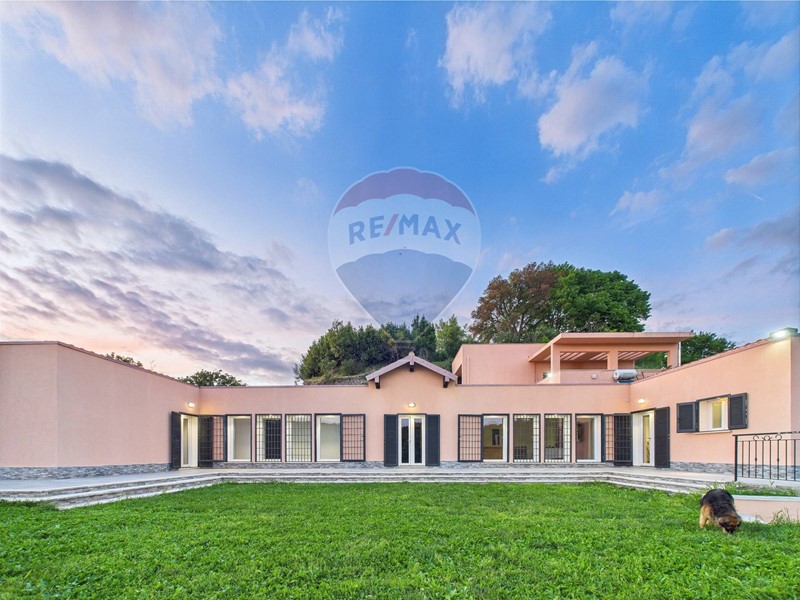 Villa in Vendita a Campagnano di Roma, 1'300'000€, 476 m²