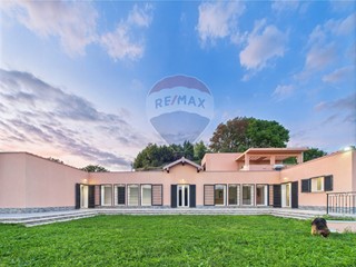 Villa in Vendita a Campagnano di Roma, 1'300'000€, 476 m²