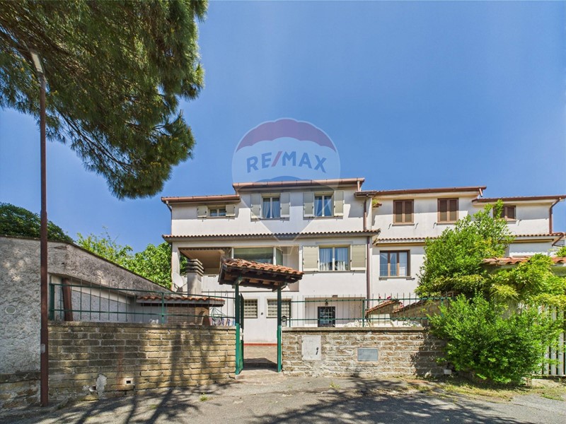 Casa Semi Indipendente in Vendita a Campagnano di Roma, 235'000€, 180 m²