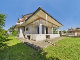 Villa in Vendita a Riano, 399'000€, 250 m², con Box