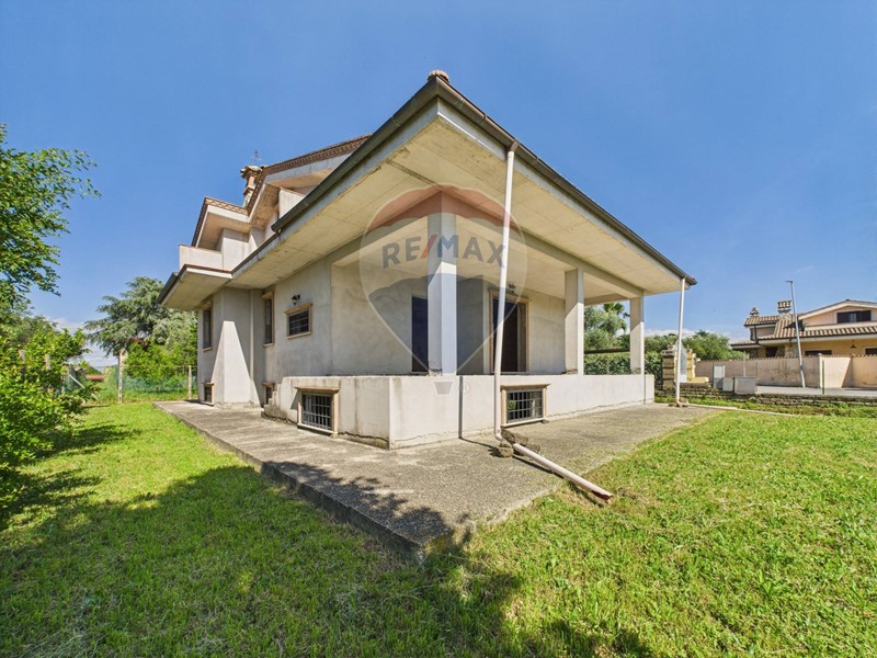 Rustico in Vendita a Riano, 279'000€, 250 m², con Box