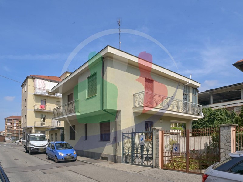 Casa Semi Indipendente in Vendita a Nichelino, 330'000€, 191 m²