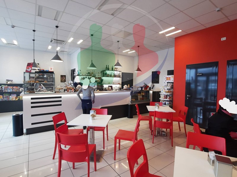 Attività commerciale in Vendita a Chieri, 150'000€, 120 m²