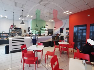 Attività commerciale in Vendita a Chieri, 150'000€, 120 m²