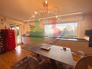 Villa in Vendita a Moncalieri, 999'995€, 410 m², con Box