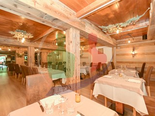 Attività commerciale in Vendita a Aosta, 700'000&euro;, 450 m²