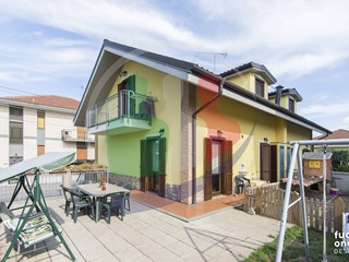 Villa in Vendita a Vinovo, 439'000€, 230 m²