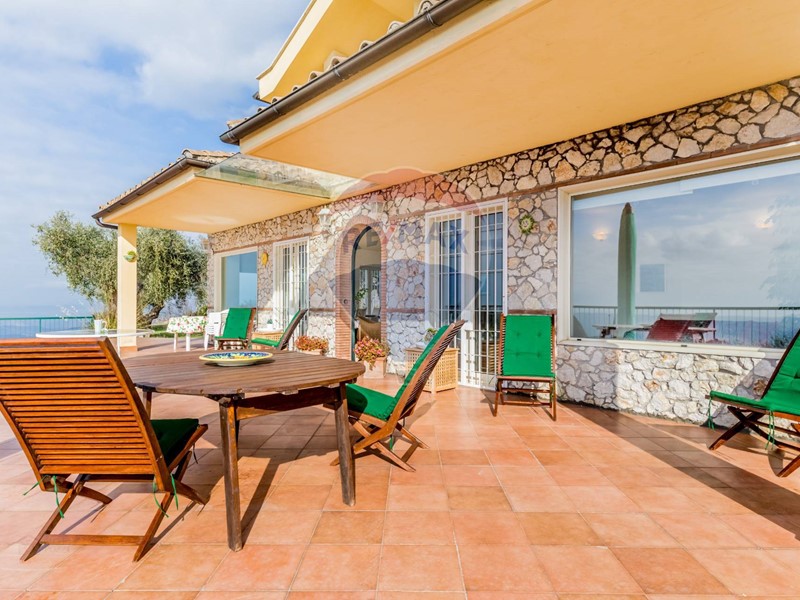 Villa in Vendita a Sant'Angelo Romano, 499'000€, 370 m²