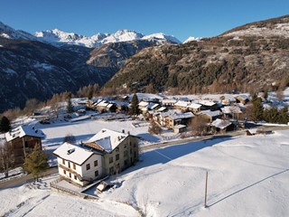 Casa Indipendente in Vendita a Antey Saint Andrè, 290'000&euro;, 620 m²