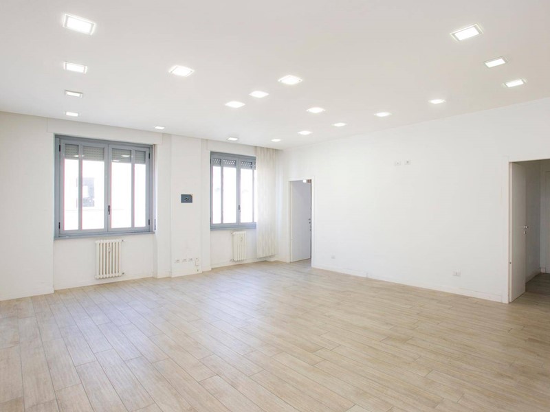 Ufficio in Affitto a Milano, 3'900€, 110 m²