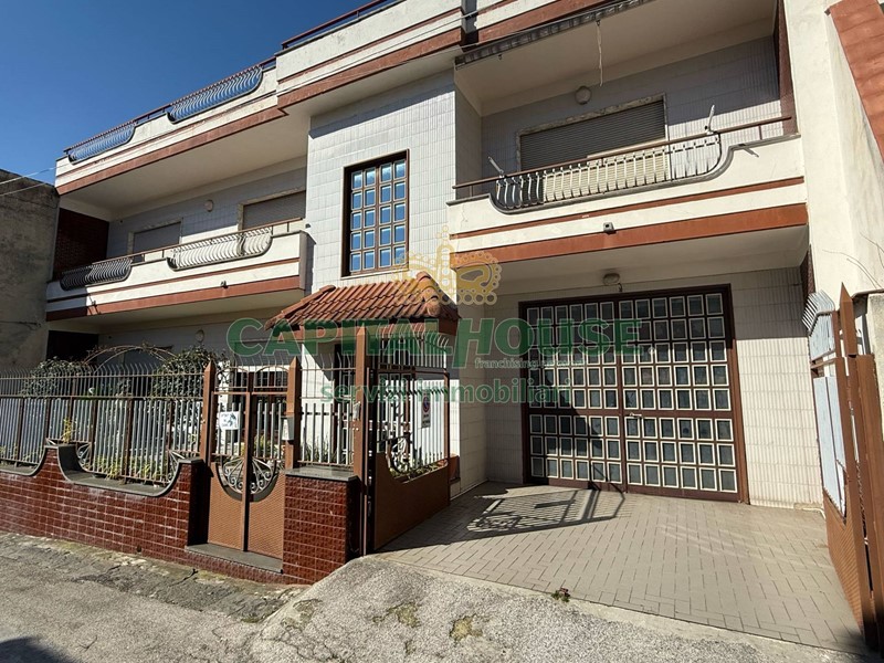 Villa in Vendita a Roccarainola, 260'000€, 230 m²