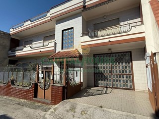 Villa in Vendita a Roccarainola, 260'000€, 230 m²